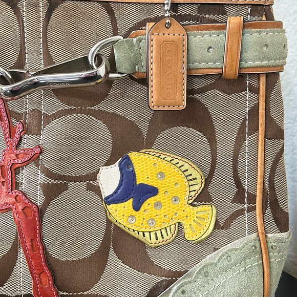 Coach Hampton Limited Edition Fish Appliqué Stachel - Picture 3 of 16